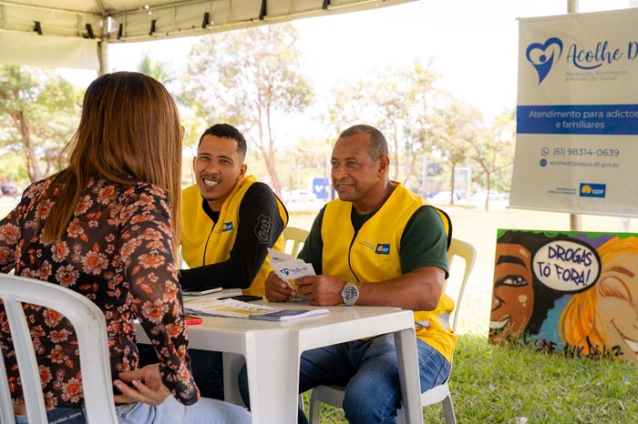 Acolhe DF amplia atuação no Plano Piloto com reuniões comunitárias e tenda itinerante de atendimento